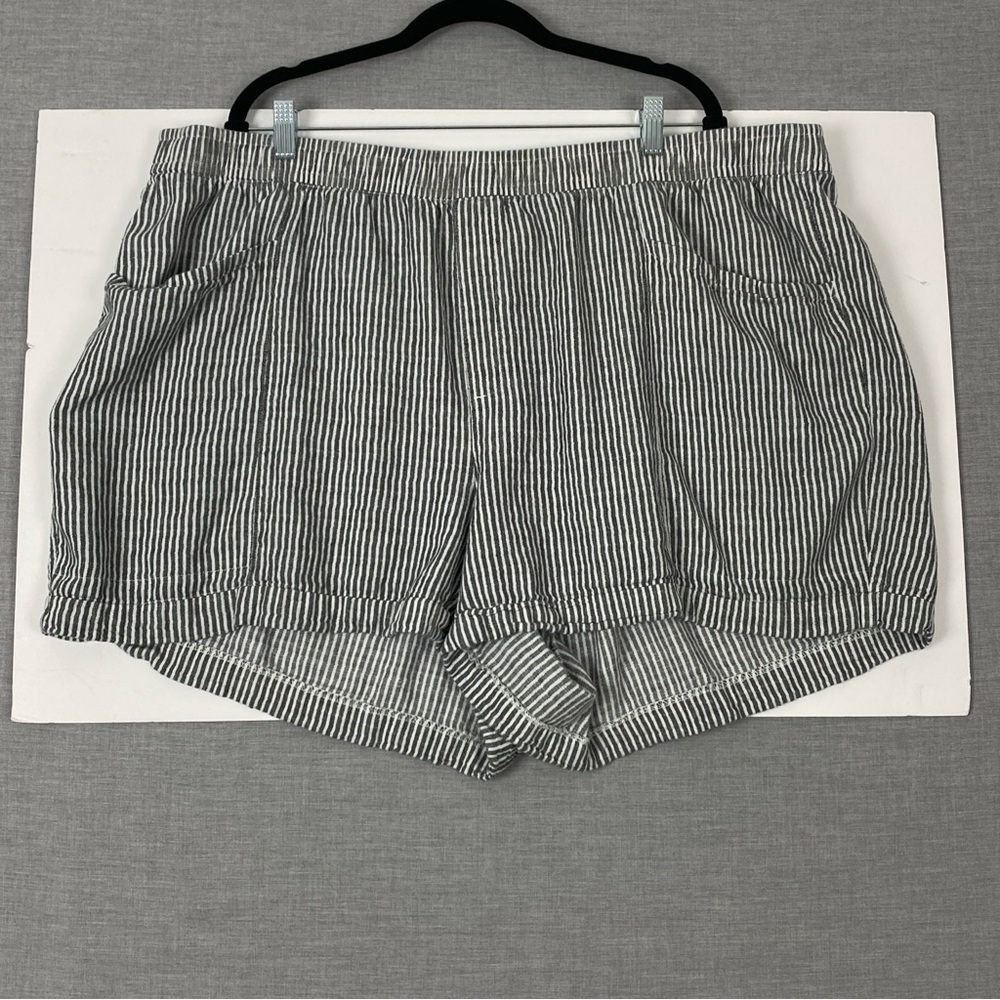Old Navy Linen Blend Black and White Bermuda Shorts 3X